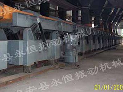 慣性振動熱料輸送機(jī),慣性振動輸送機(jī),電機(jī)振動輸送機(jī)